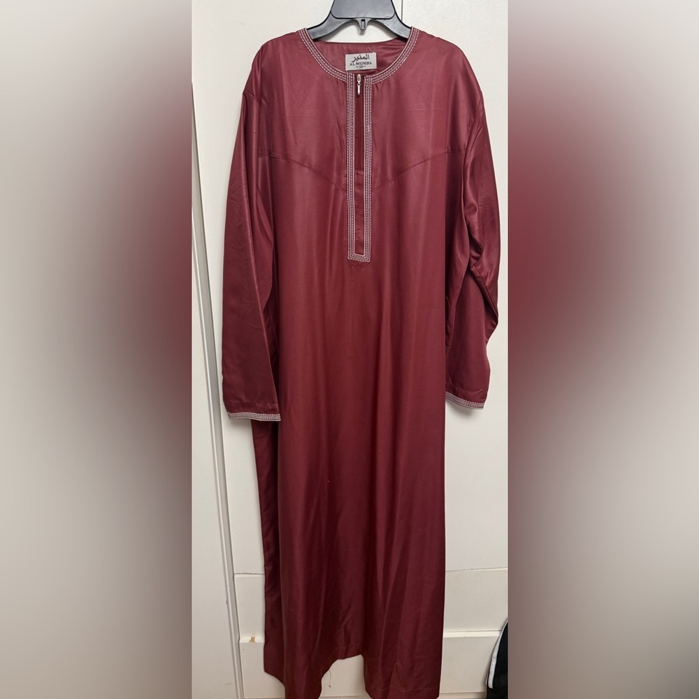 Men's Classic Embroidered Long Thobe.